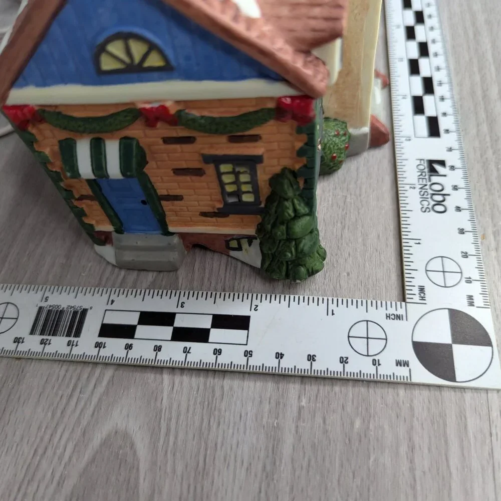Grandeur Noel Ceramic Christmas Village Post Office Elementary School Set W/Box